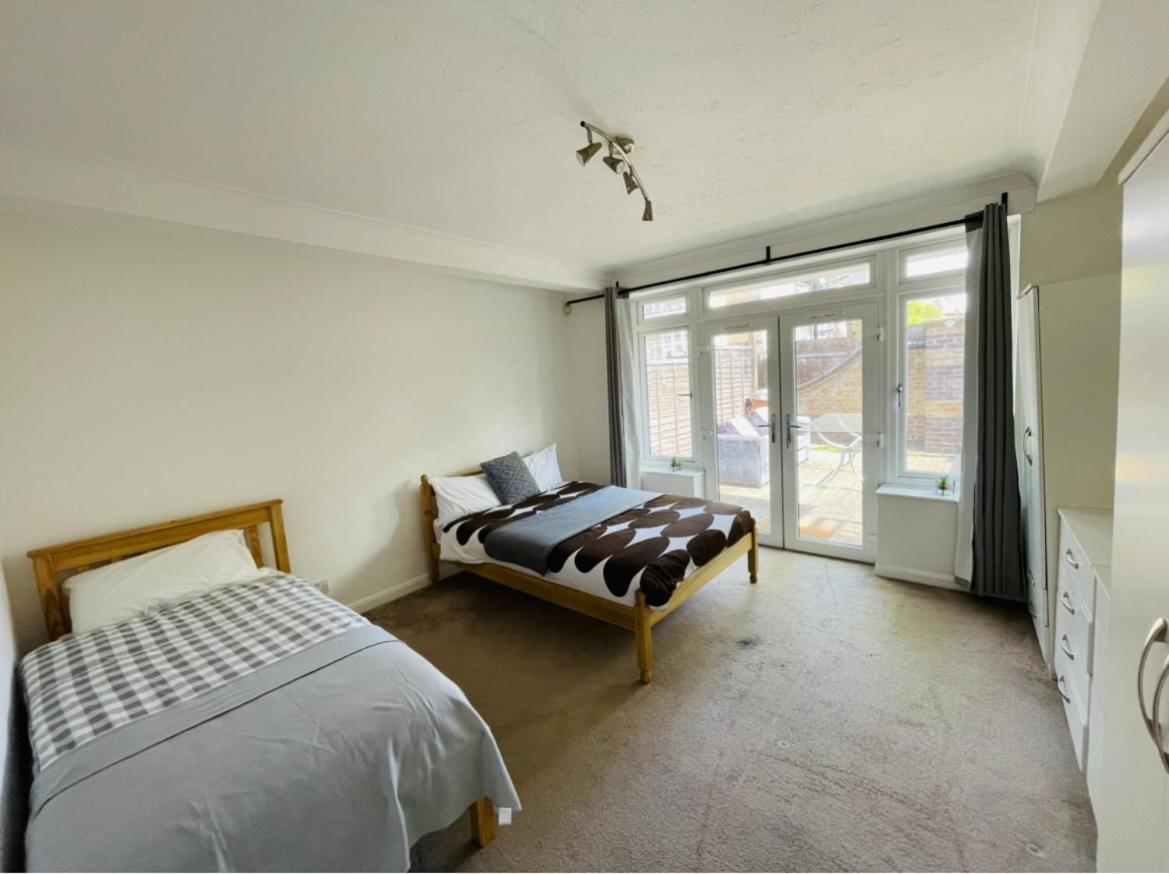 Up To 3 People, Room In A Share House With Private Garden Access ลอนดอน ภายนอก รูปภาพ